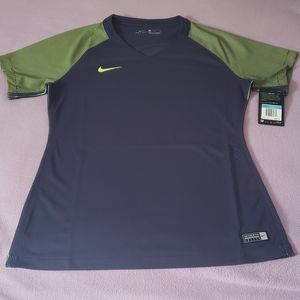 Nike dry-fit coloblock tee, size M